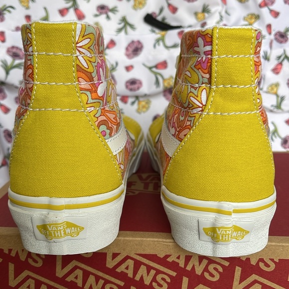 Vans WMNS Sk8-Hi Tapered
Psychedelic Resort Passio
VN0A5KRUBLX
Sneakers - Picture 14 of 16